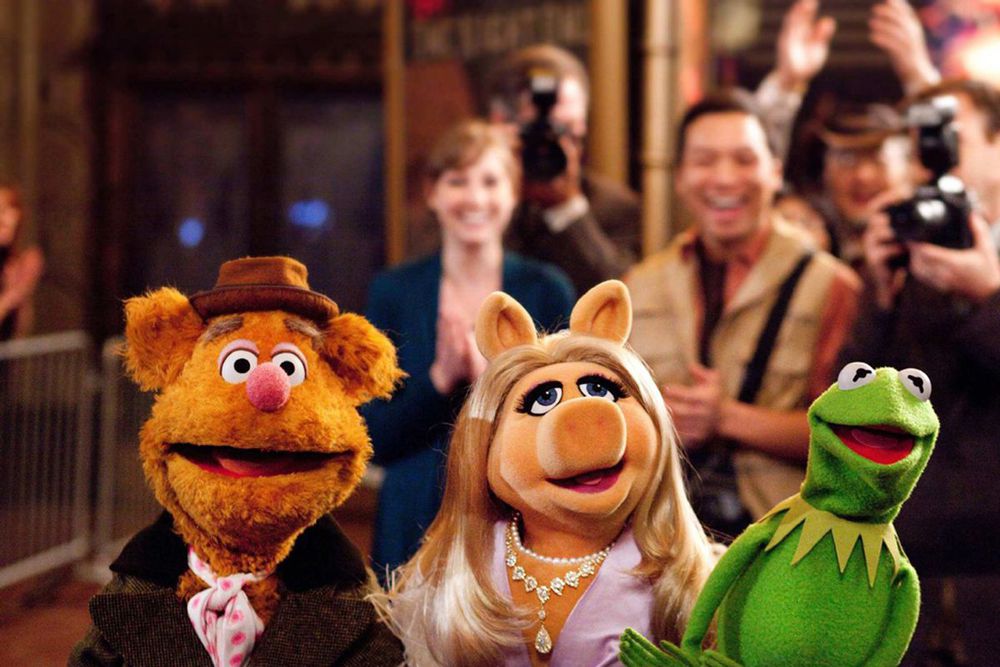 Miss Piggy Talks 'Muppets Now,' Pandemic Fashion, Making Over Kermit – WWD