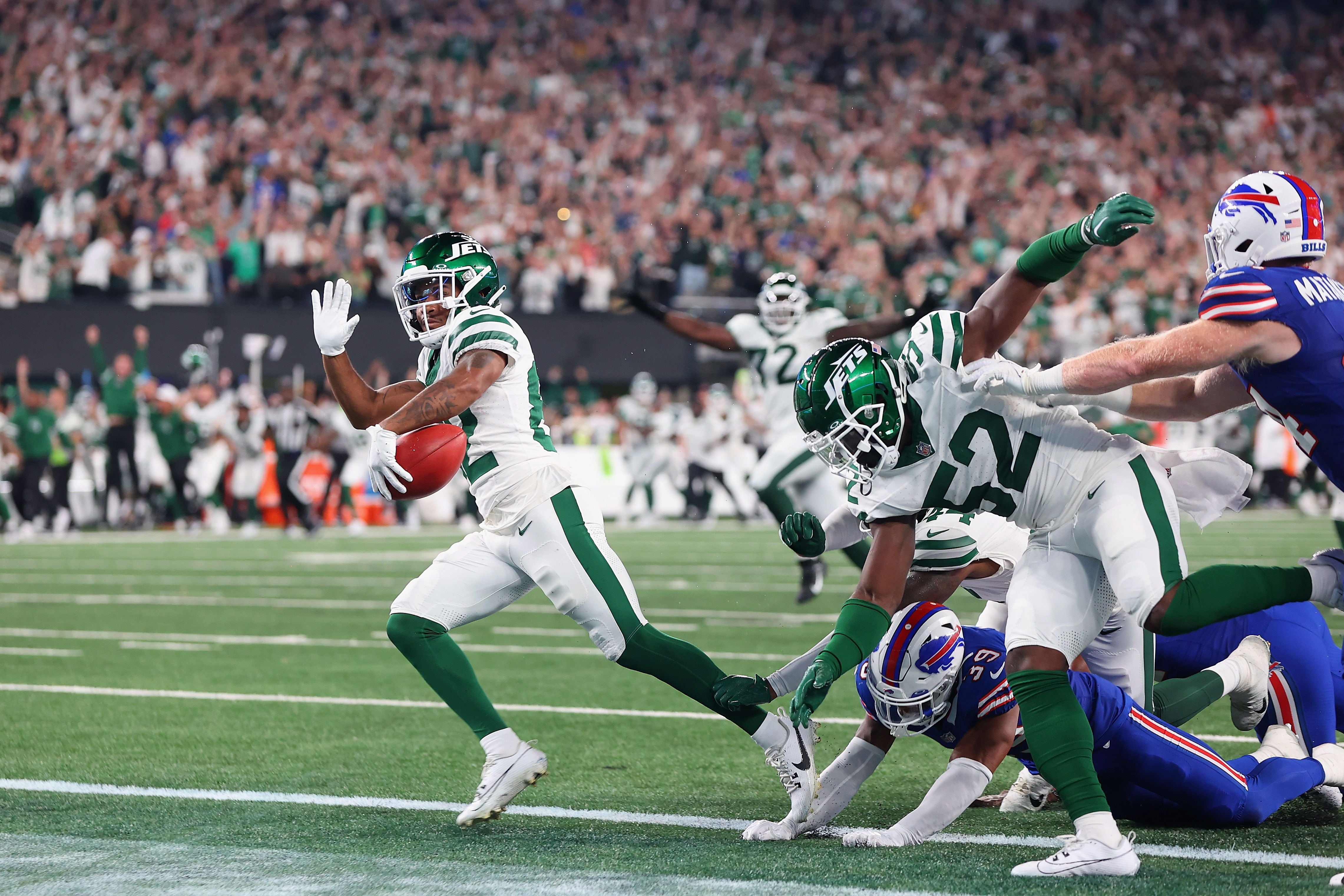 New York Jets overcome Aaron Rodgers' early exit to defeat Buffalo Bills