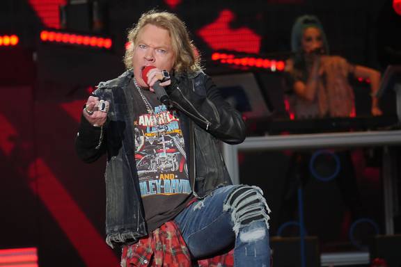 Guns n' Roses postpones St. Louis concert after illness